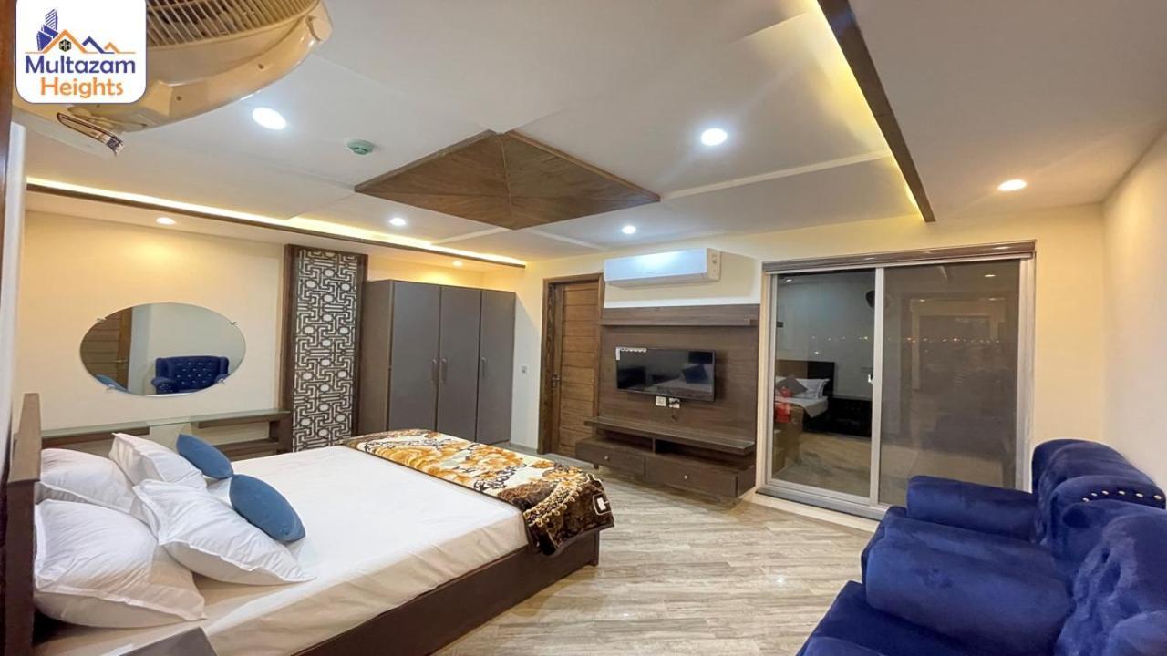 Multazam Heights, Dha Phase 8 Appartement Lahore Buitenkant foto