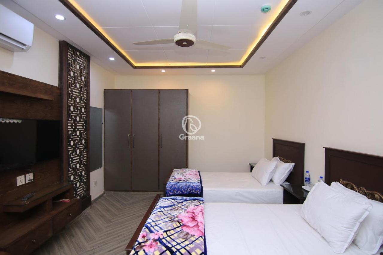 Multazam Heights, Dha Phase 8 Appartement Lahore Buitenkant foto